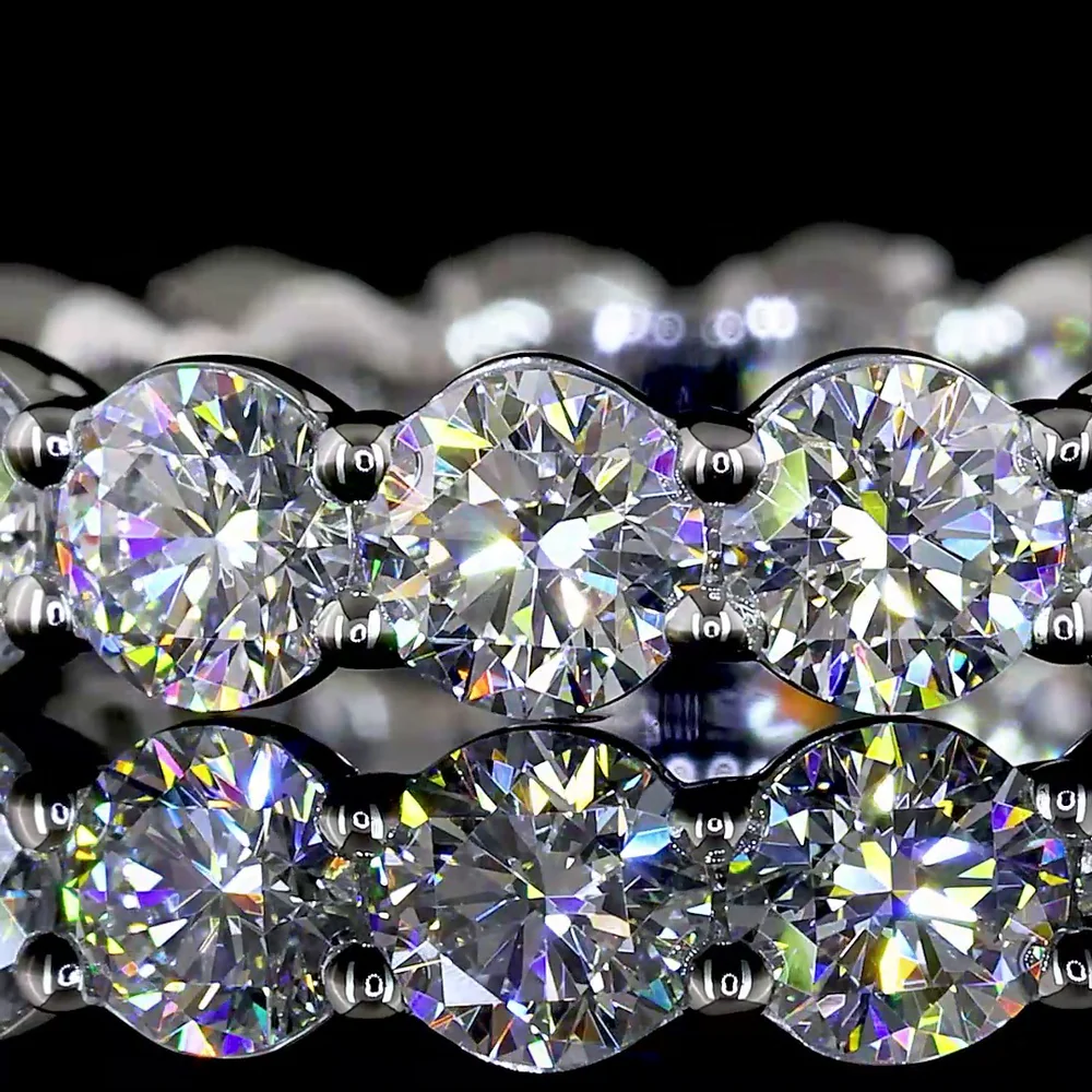 Platinum 2.51 Carats Total Weight Eternity Band with 18 Round Brilliant Cut Lab Diamonds (E-F Color, VS1 Clarity) - Covaloro Fine Jewelry - Image 2