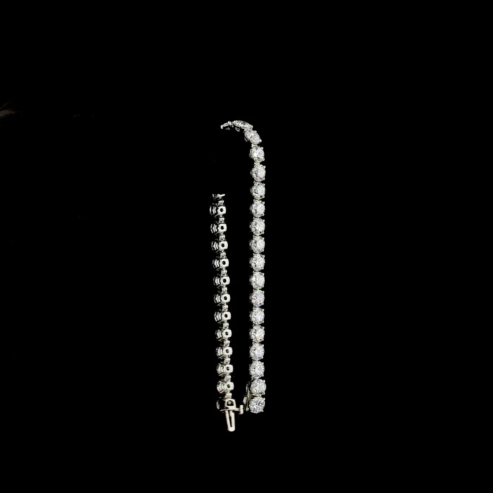 Platinum 7.5" Tennis Bracelet with 34 Prong-Set Round Lab Diamonds - 17.73 Carat Total Weight, E-F Color VS Clarity - Covaloro Fine Jewelry - Image 3