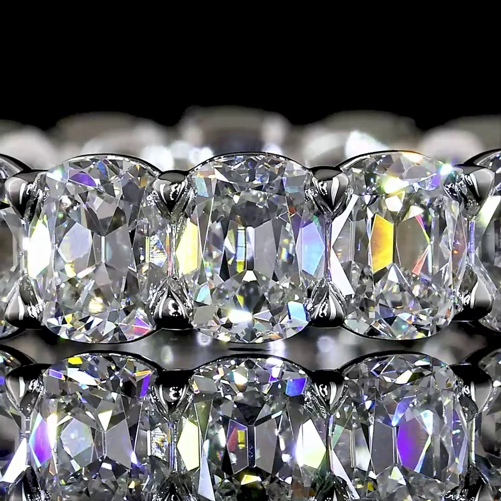 Platinum Eternity Band with 18 Antique Cushion Cut Lab Grown Diamonds - 4.08 Carats Total Weight, E-F Color, VS Clarity - Covaloro Fine Jewelry - Image 2