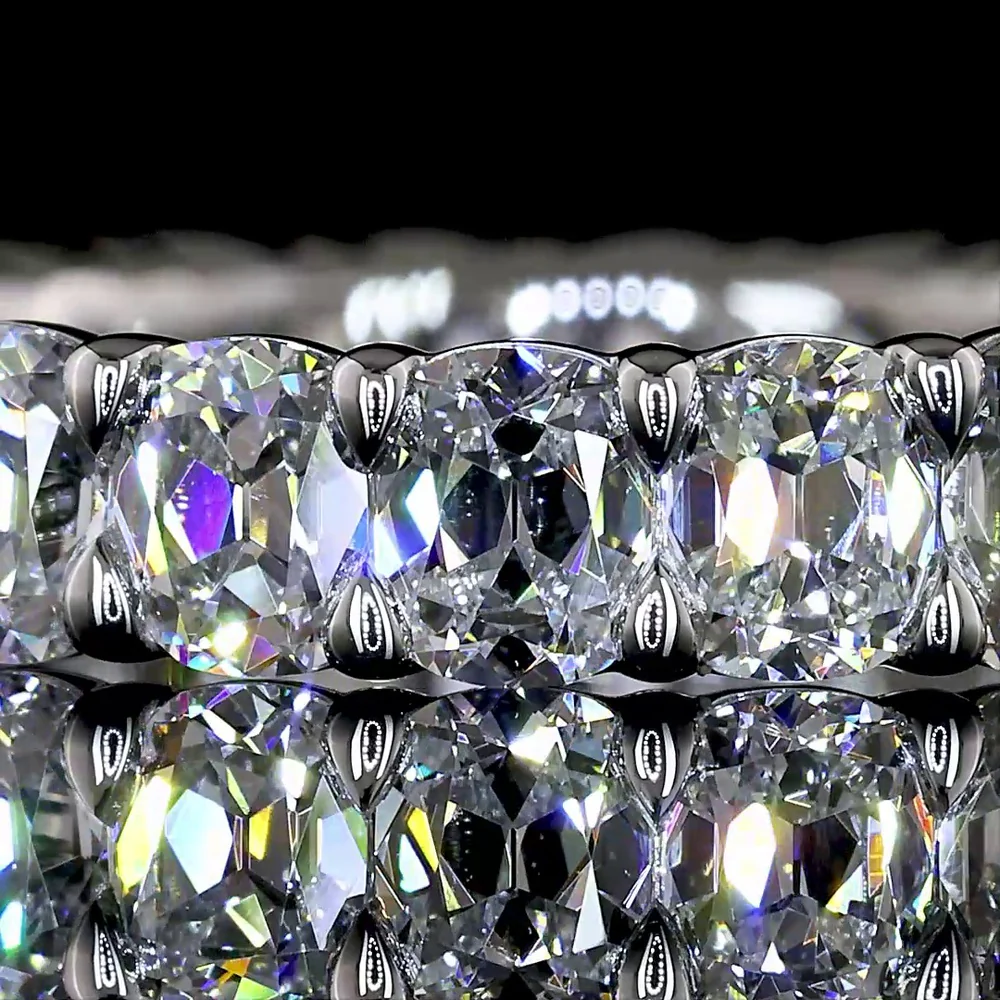 Platinum Eternity Band with 22 Antique Cushion Cut Lab Grown Diamonds - E-F VS1 - 3.23 Carat Total Diamond Weight - Covaloro Fine Jewelry - Image 2
