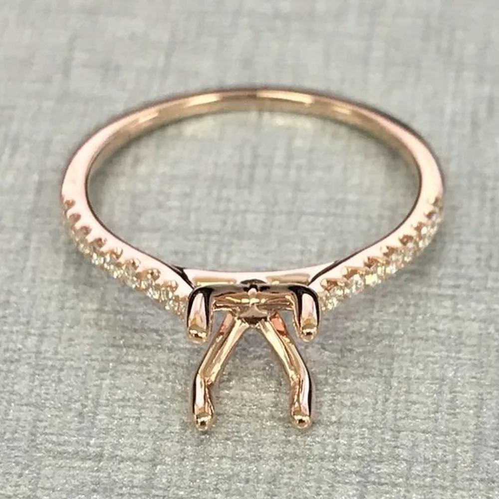 Roman & Jules - 14K Rose Gold Band Ring with 0.12 Carat Round Diamonds in Micropavé Setting