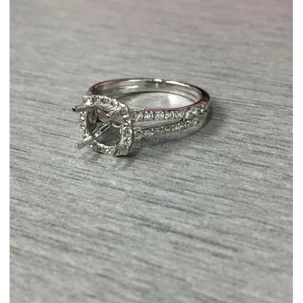 Roman & Jules - 14K White Gold Cushion Diamond Halo Ring with Split Shank - 0.66 Carat Total Diamond Weight