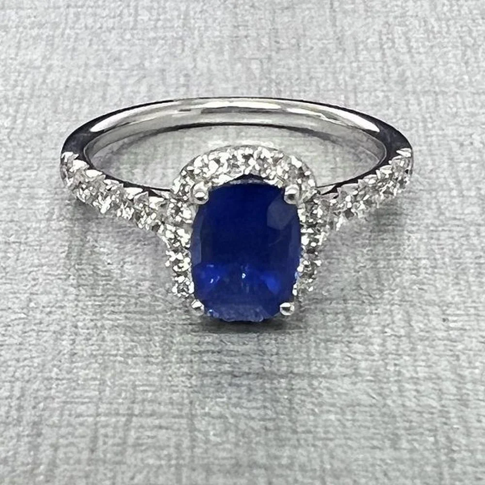 Roman & Jules - 14K White Gold Cushion Sapphire Ring with Round Diamond Halo - 0.48 Carat Total Diamond Weight