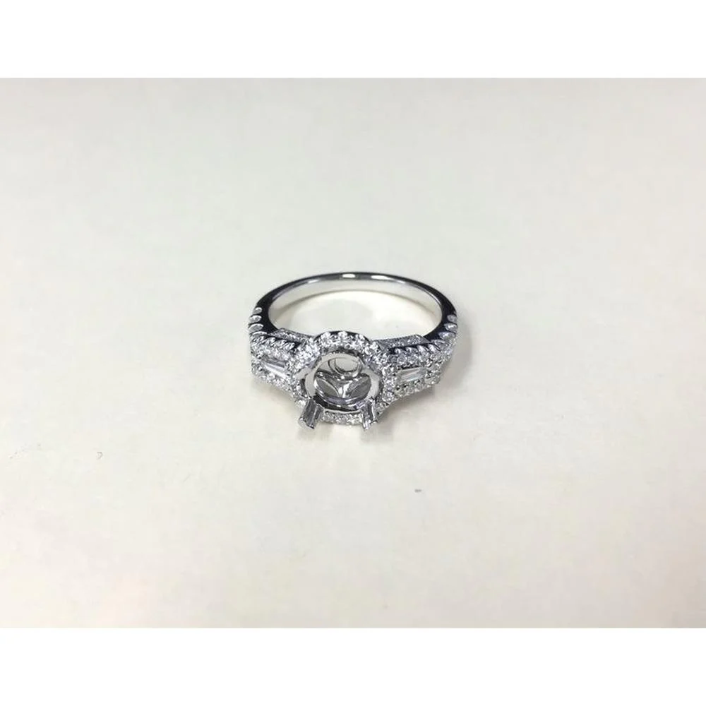 Roman & Jules - 14K White Gold Halo Ring with 0.42 Carat Round Diamond and 0.11 Carat Trapezoid Diamonds