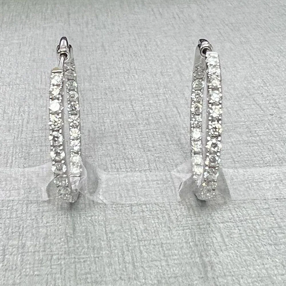 Roman & Jules - 14K White Gold Hoop Earrings with Micropavé Set Round Diamonds - 1.50 Carat Total Diamond Weight