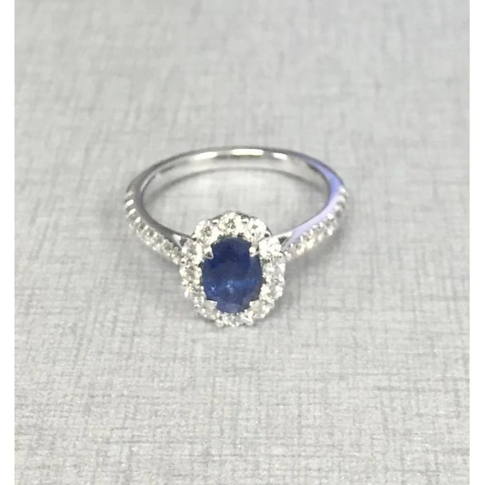Roman & Jules - 14K White Gold Oval Sapphire Halo Ring with Round Diamonds - 0.90 Carat Total Sapphire Weight