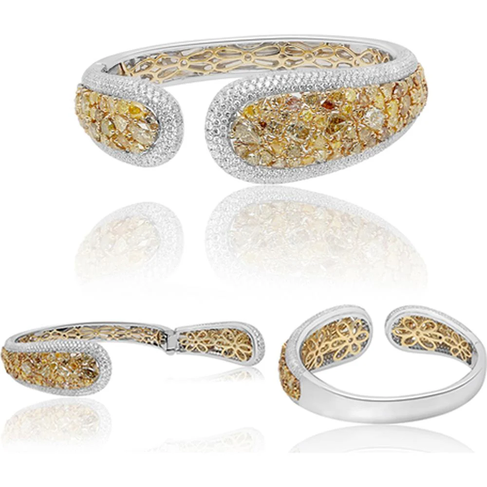 Roman & Jules - 18K White and Yellow Gold Bangle with 3.32 Carat Fancy Yellow Diamond Cluster