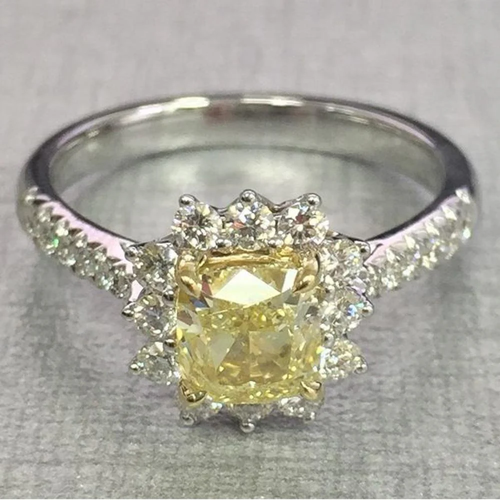 Roman & Jules - 18K White and Yellow Gold Cushion Cut Fancy Yellow Diamond Halo Ring with Round Brilliant Diamonds - 1.14 Carat Total Diamond Weight