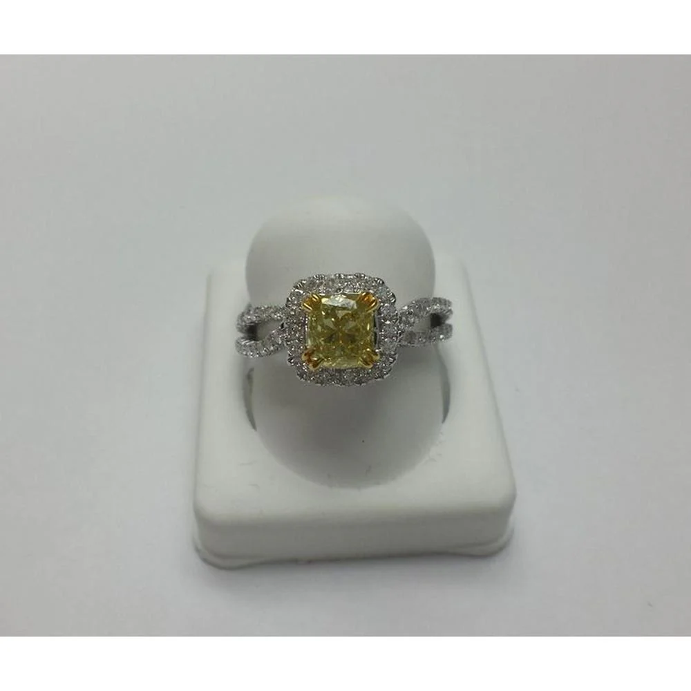 Roman & Jules - 18K White and Yellow Gold Cushion Cut Fancy Yellow Diamond Halo Ring with Round White Diamonds - 1.07 Carat Total Diamond Weight