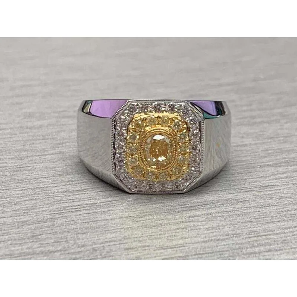 Roman & Jules - 18K White and Yellow Gold Oval Fancy Yellow Diamond Ring with Round Diamond Halo - 1.02 Carat Total Diamond Weight