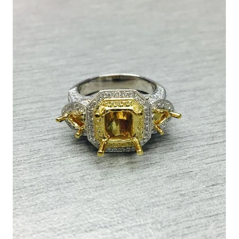 Roman & Jules - 18K White and Yellow Gold Radiant Fancy Yellow Diamond Ring with Diamond Halo - 0.86 Carat Total Diamond Weight