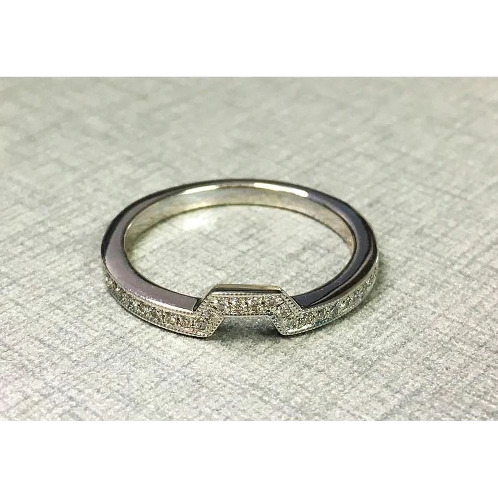 Roman & Jules - 18K White Gold Band with Channel Set Round Diamonds - 0.10 Carat Total Diamond Weight