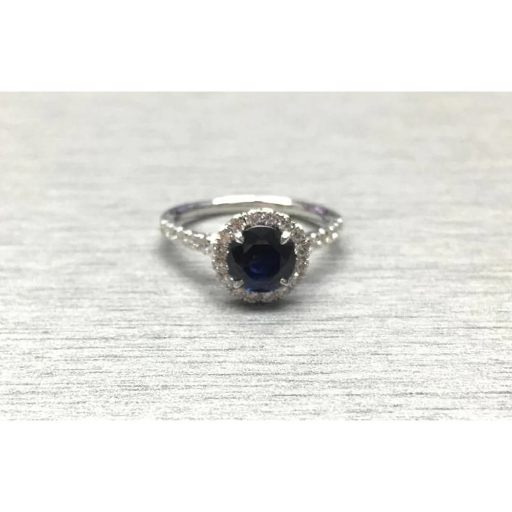 Roman & Jules - 18K White Gold Halo Ring with 1.65 Carat GIA Certified Sapphire and 0.49 Carat Round Diamonds