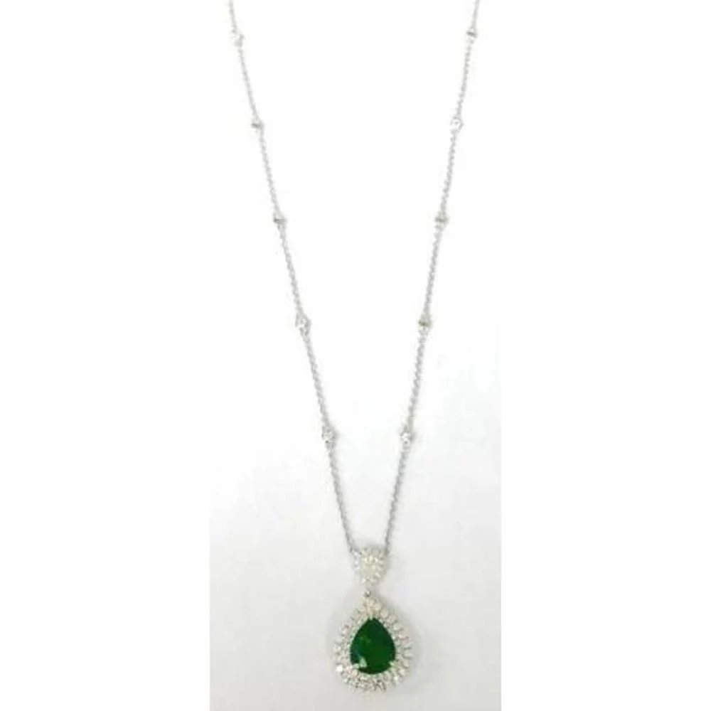 Roman & Jules - 18K White Gold Pear Shape Emerald Necklace with Round Diamond Halo - 1.76 Carat Total Emerald Weight