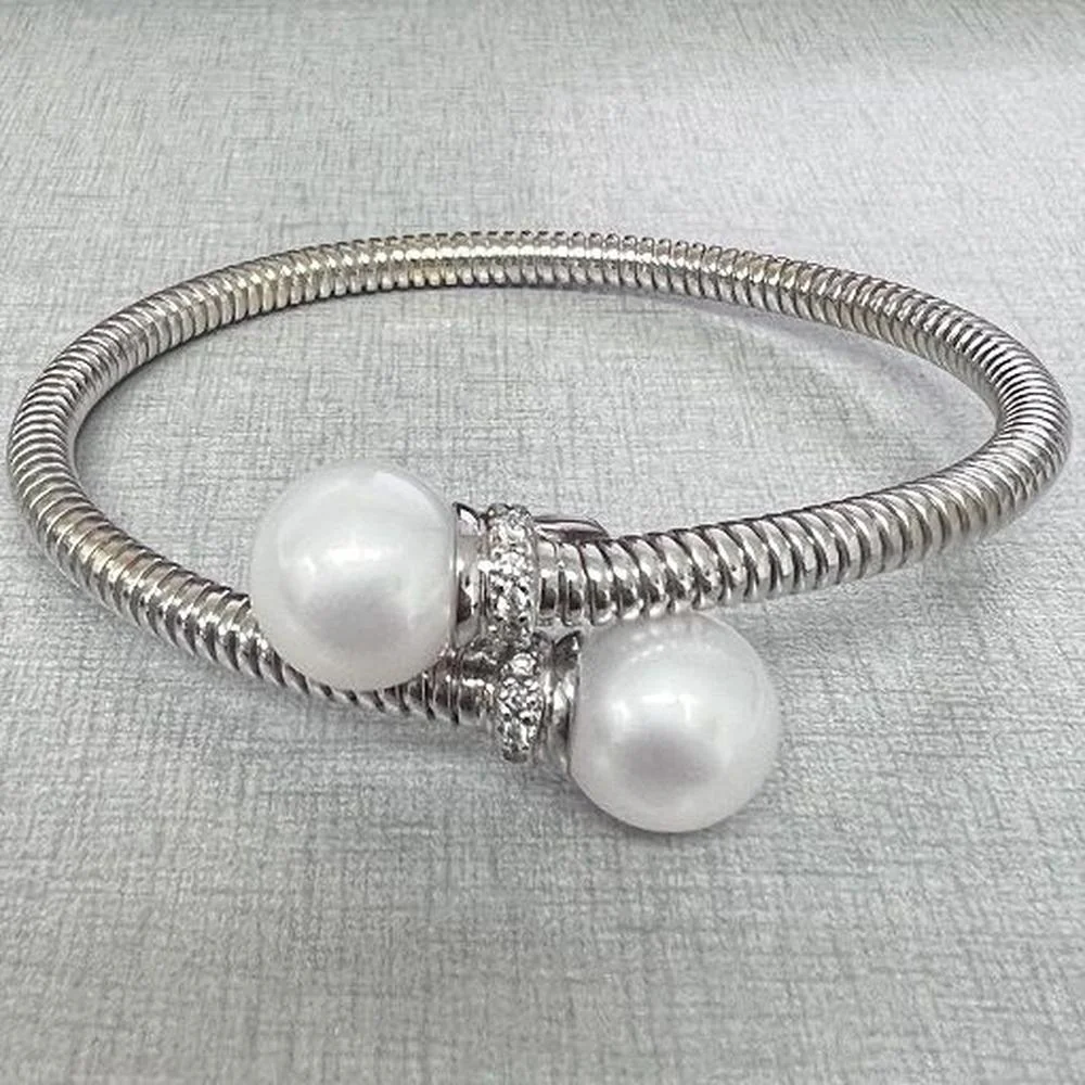 Roman & Jules - 18K White Gold Pearl Bangle with Round Diamond Accents - 11.5mm Pearls, 0.21 Carat Total Diamond Weight