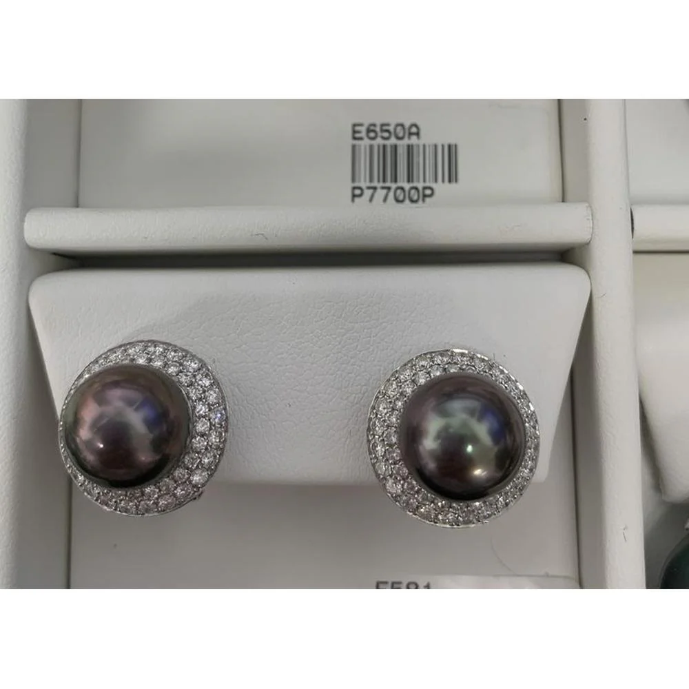 Roman & Jules - 18K White Gold Stud Earrings with 10.1mm Pearls and Round Diamond Halo - 1.41 Carat Total Diamond Weight