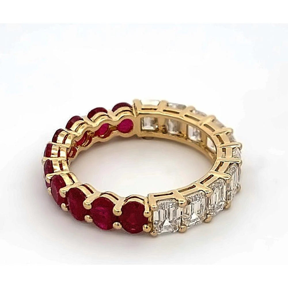 Roman & Jules - 18K Yellow Gold Eternity Band with Alternating Emerald-Cut Diamonds and Rubies - 4.50 Carat Total Gem Weight