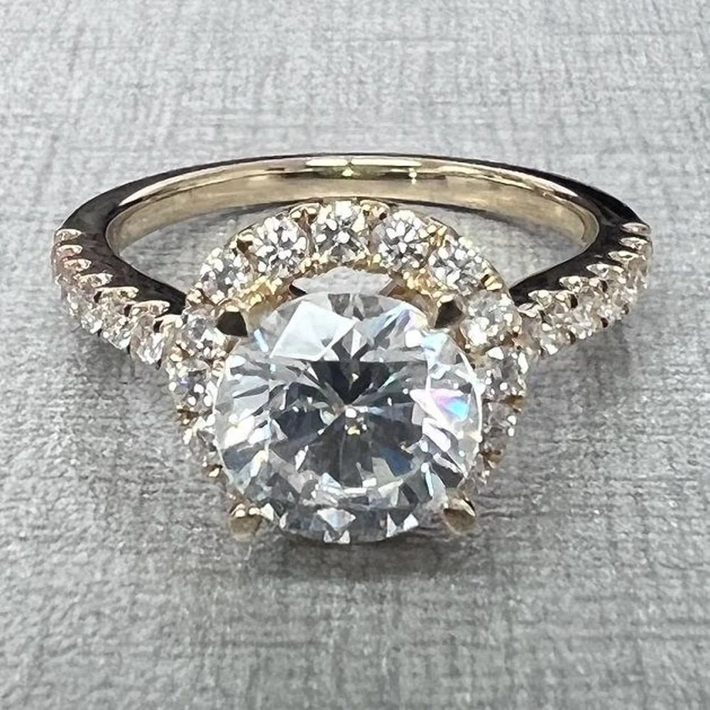 Roman & Jules - 18K Yellow Gold Halo Engagement Ring with 0.55 Carat Round Diamond and Micropavé Accent Diamonds
