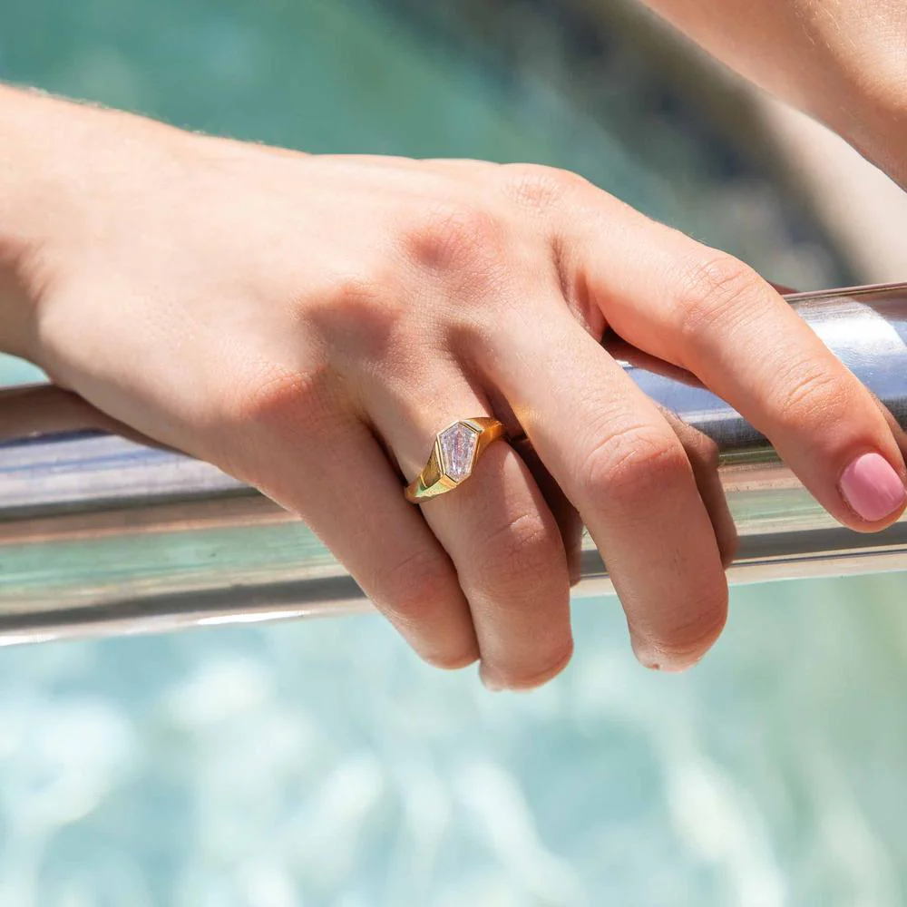 Ruchi New York - Elia Diamond Solitaire Ring in 18K Yellow Gold - Image 2
