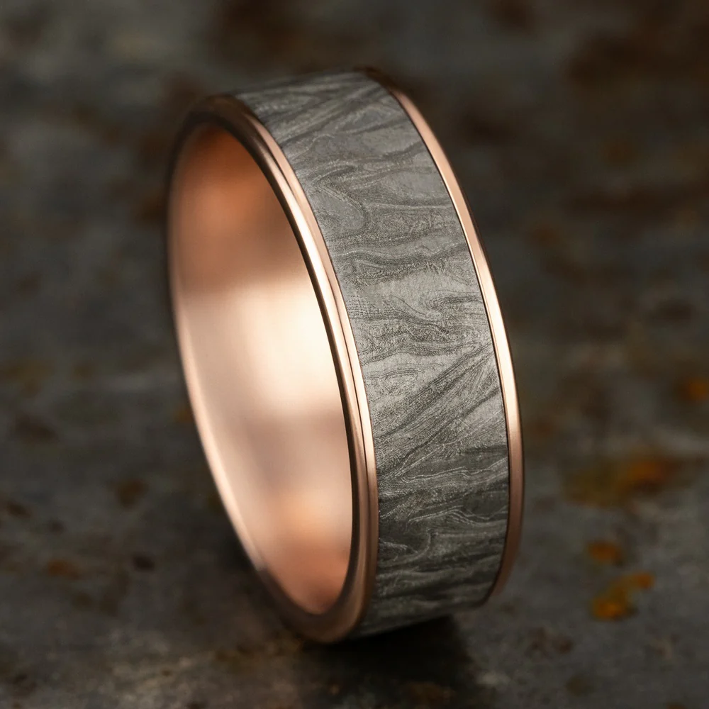The Loom Men's Wedding Band in 14K Rose Gold and Grey Tantalum - 7.5mm Width by Ammara Stone - Image 4