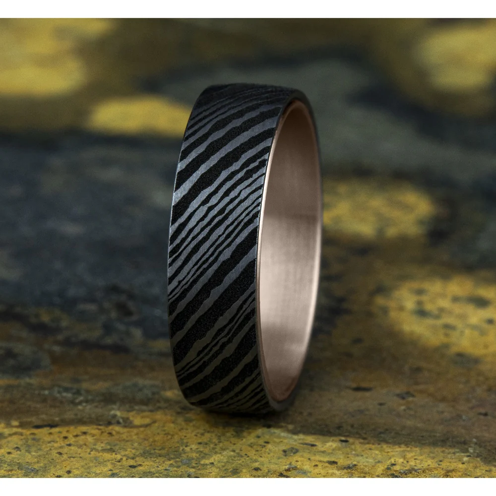 The Wood Grain Men's Wedding Band in 14K Rose Gold and Grey Tantalum - 6.5mm Width by Ammara Stone - Image 4